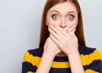 Diş Taşı Neden Olur ve Nasıl Temizlenir?