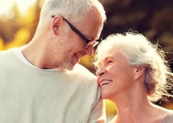 İmplant Çene Kemiğine Zarar Verir Mi?