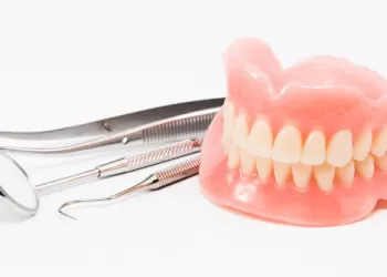 Total Diş Protezleri - Kimler Kullanabilir?