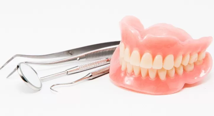 Total Diş Protezleri - Kimler Kullanabilir?