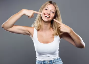 Diş Beyazlatma İle İlgili Doğru Bilinen Yanlışlar