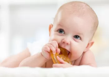 Diş Çıkaran Bebeklerde Nelere Dikkat Etmeli?