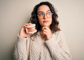 Diş Teli Tedavisinden Sonra Diş Beyazlatma Yapılmalı mı?