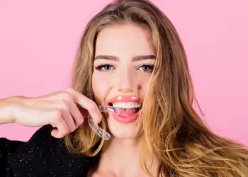 Diş Teli Sonrası Pekiştirme Plağı ya da Teli Kullanmam Gerekli mi?