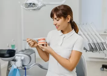 Hareketli Protez ile Sabit Protez Arasındaki Farklar