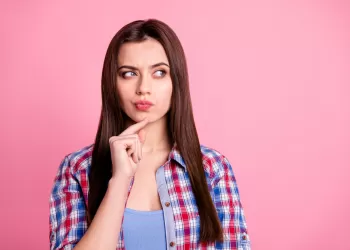 Diş Teli Kullanmadan Şeffaf Plak Çapraşık Dişleri Nasıl Düzeltir?